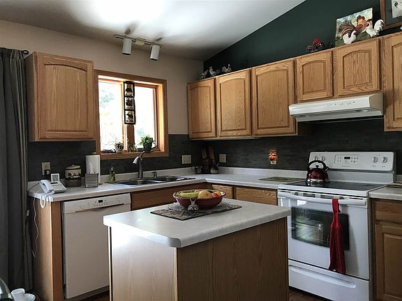 3rd image of 698 E River Dr
