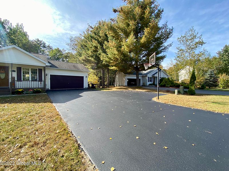 3rd image of 22 Cloverleaf Drive