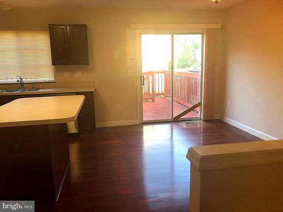 5th image of 212 Royal Oak Ct
