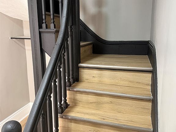 3rd image of 43 York St