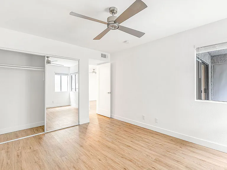 5807 Laurel Canyon Blvd — Photo 17