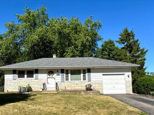 39600 N Janet Ct, Antioch, IL 60002