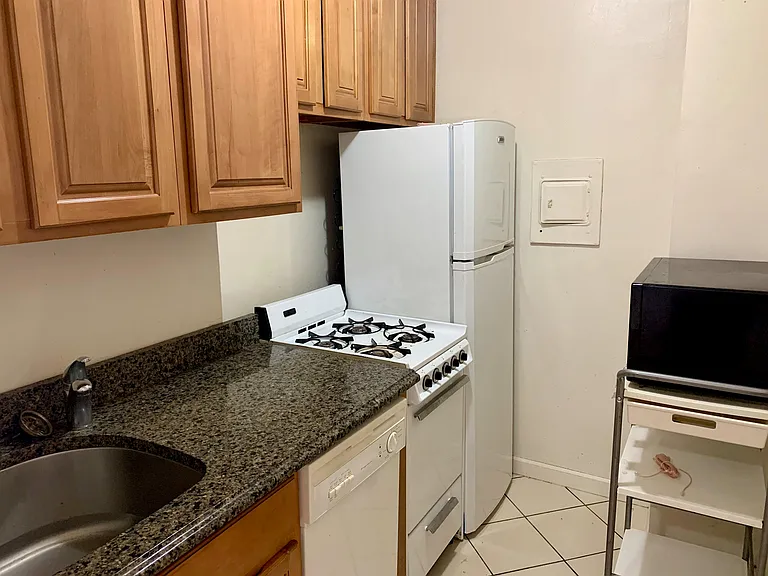 10 Huron Ave #5R — Photo 2