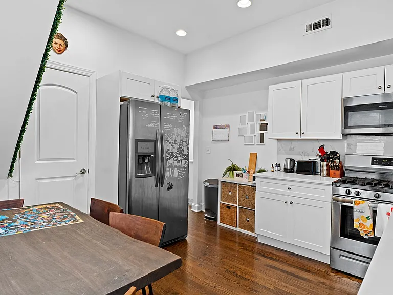 2642 N Marshfield Ave — Photo 11
