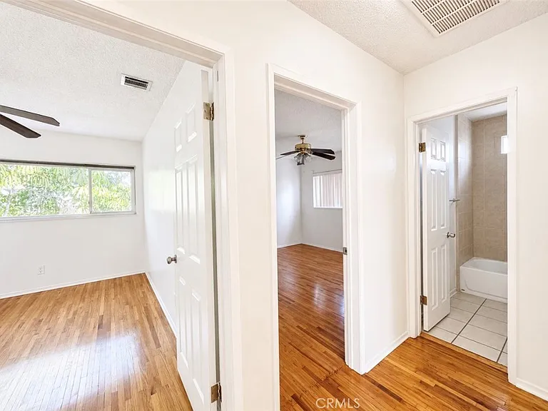 1372 W 36th St #4 — Photo 9