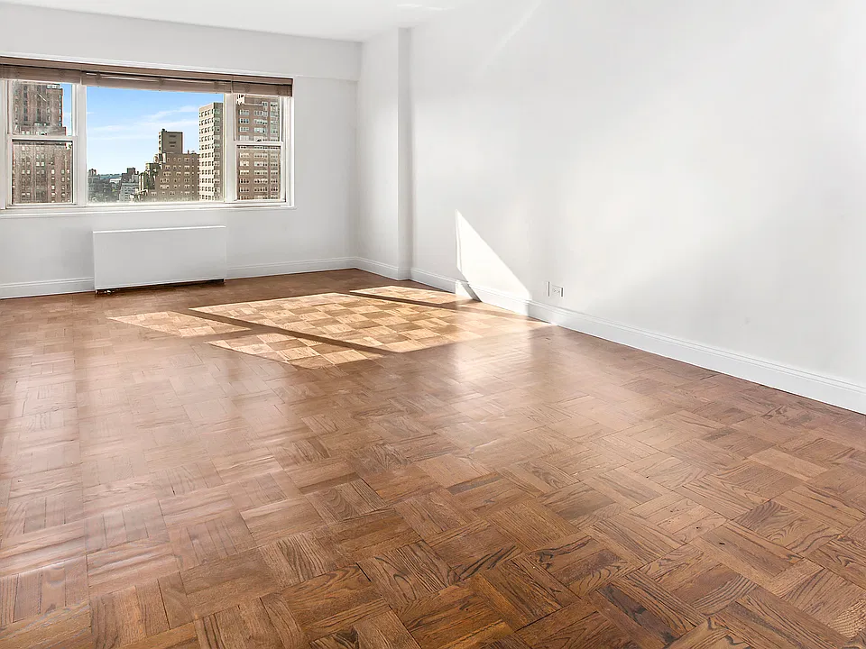 60 E 8th St #16D