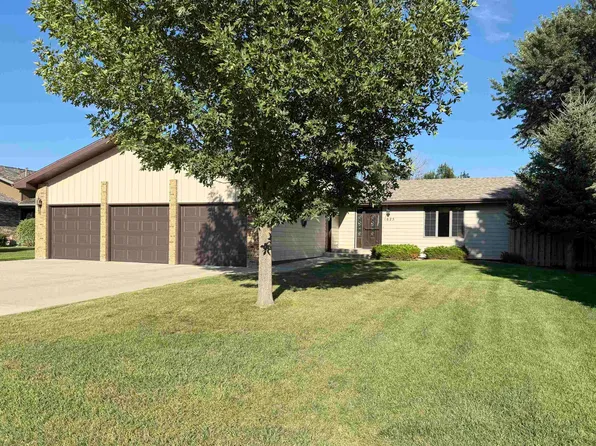 1625 13th St SW, Minot, ND 58701