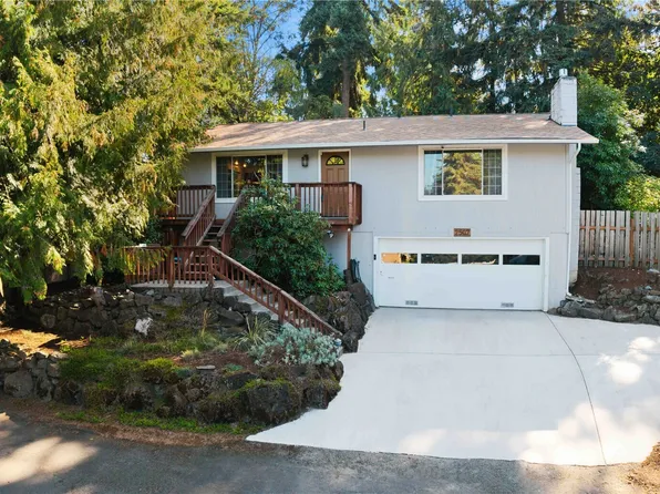 2507 Crater Lake Court, Puyallup, WA 98374