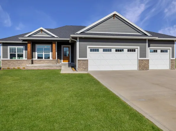 1809 Magnolia Cir, Norwalk, IA 50211