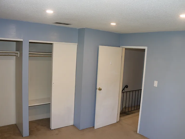 10 Village Brook Ln — Photo 32