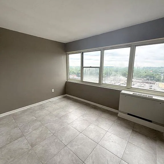 1508 Barclay Towers — Photo 10