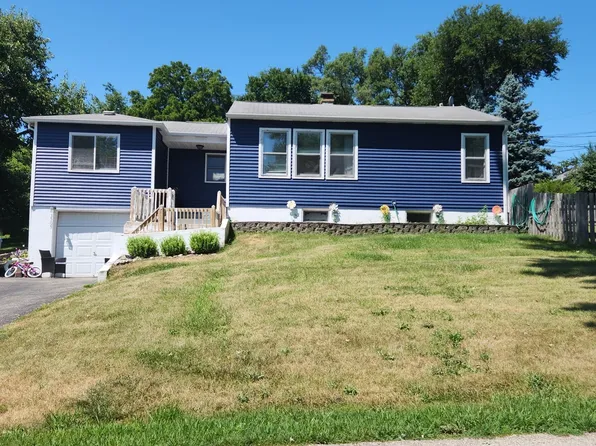 3305 Westwood Dr, Wonder Lake, IL 60097