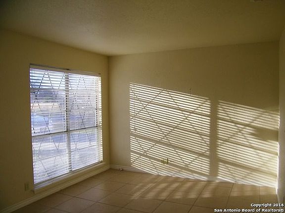 3rd image of 2502 Blue Jay Dr