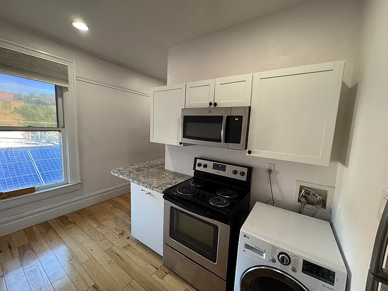 1748 N High St #2 — Photo 15