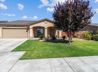 8650 Azalea Ave, Parlier, CA 93648