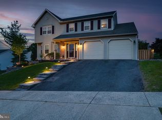 1 Flint Ridge Dr, Reading, PA 19607