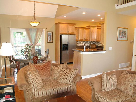 4th image of 1001 Trenton Ct