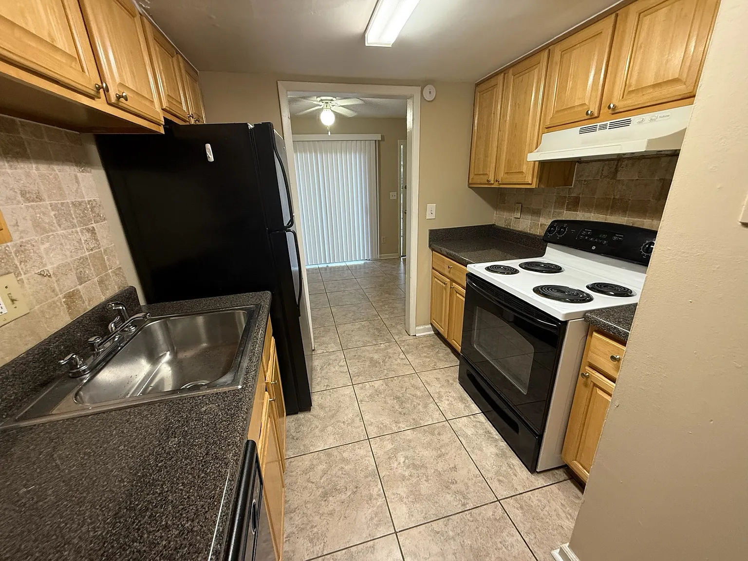 2 bed, 2.5 bath, 1700 sqft, $1,450 — Photo 4