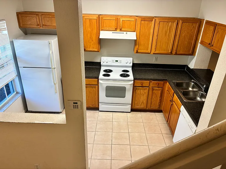 8050 Pacific Beach Dr — Photo 10