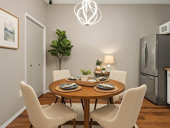 2nd image of 10204 Oak Terrace Cir #10204
