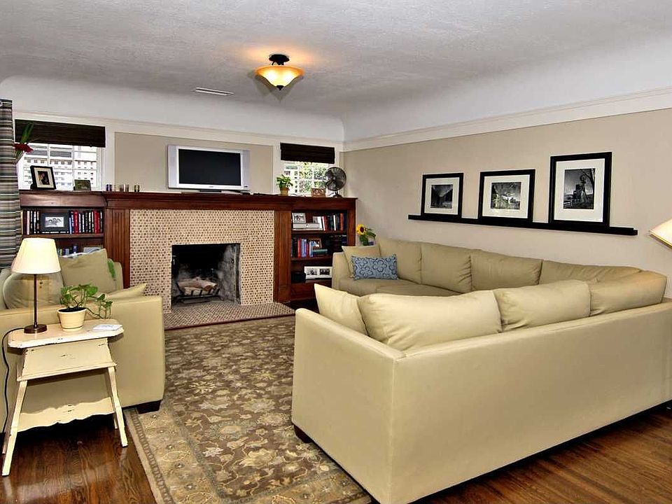 2nd image of 4139 Palmetto Way