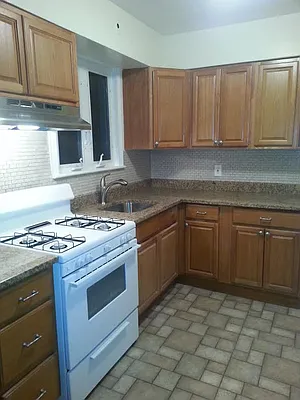 Rented by Astoria Realty | media 7