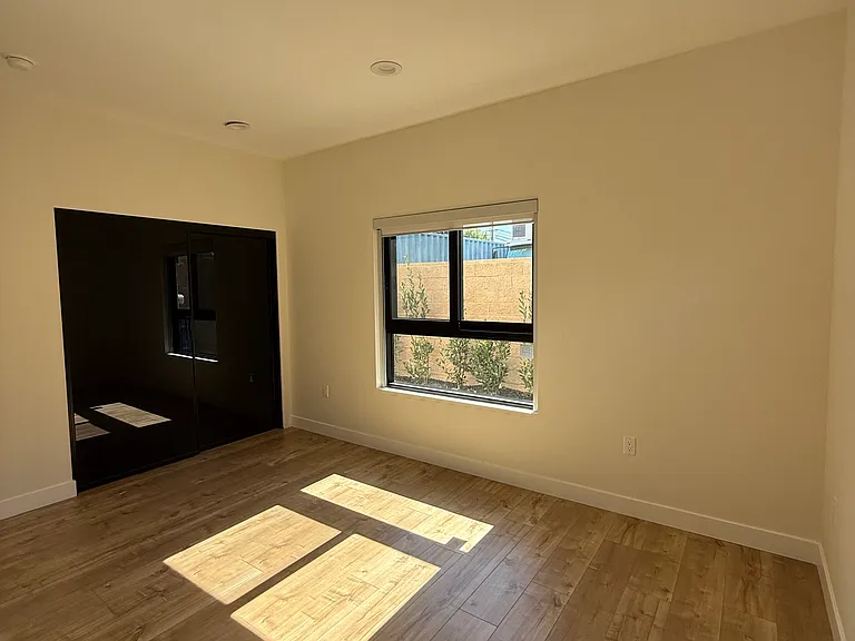 2215 N Naomi St #102 — Photo 12
