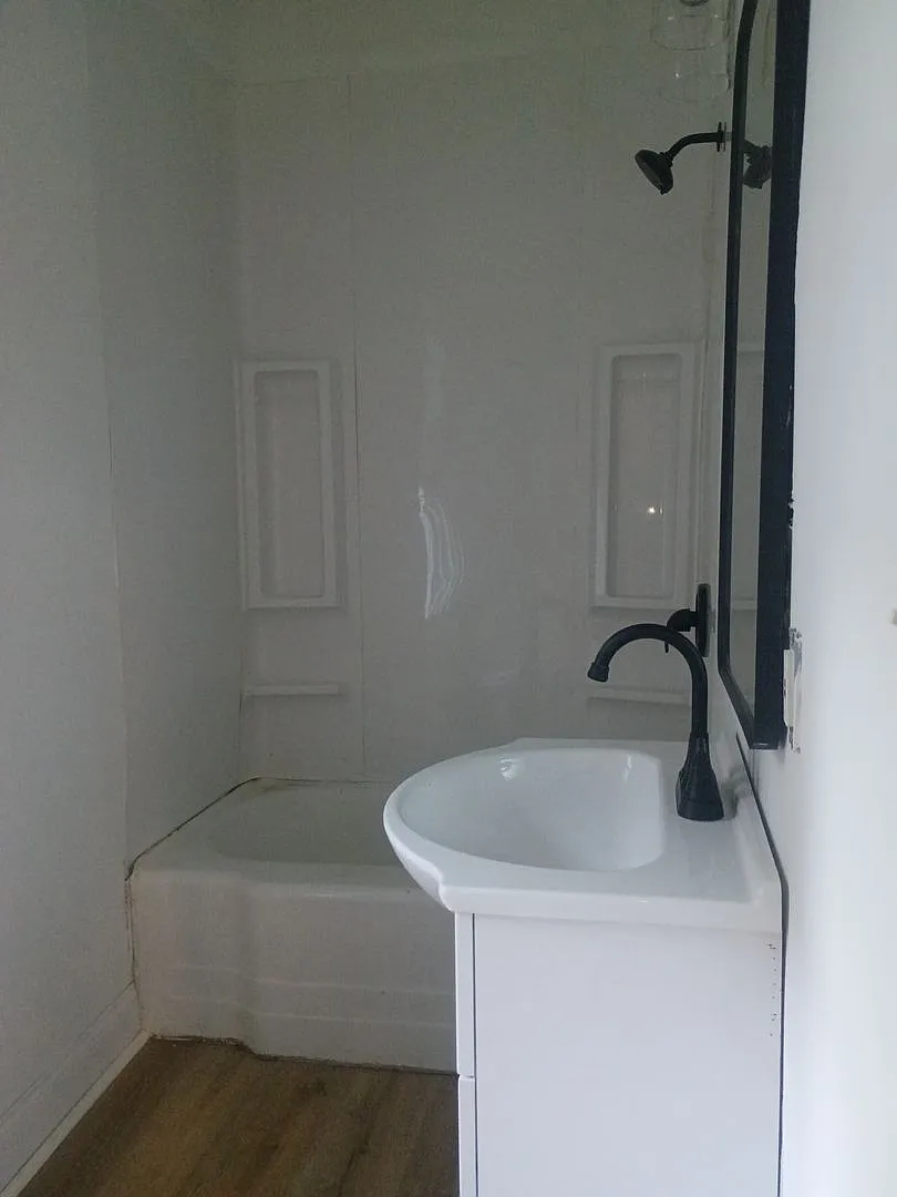 4 bed, 1.5 bath, 1404 sqft, $1,560 — Photo 4