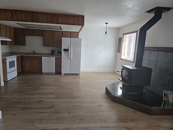 Kitchen & dining