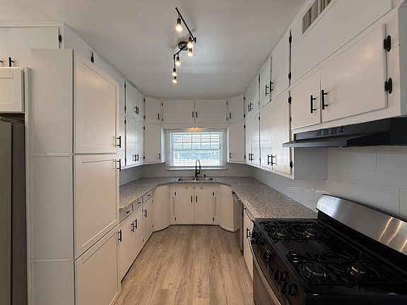 4th image of 3124 E Madison Ave