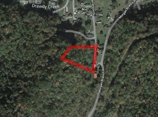 222 Garretson Dr, Peytona, WV 25154