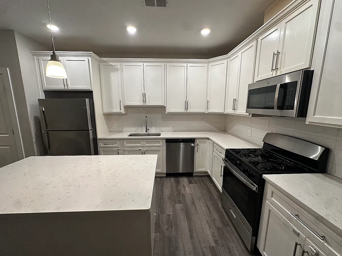 E Clay Ave — Photo 1