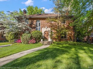 926 Bedford Rd, Grosse Pointe Park, MI 48230