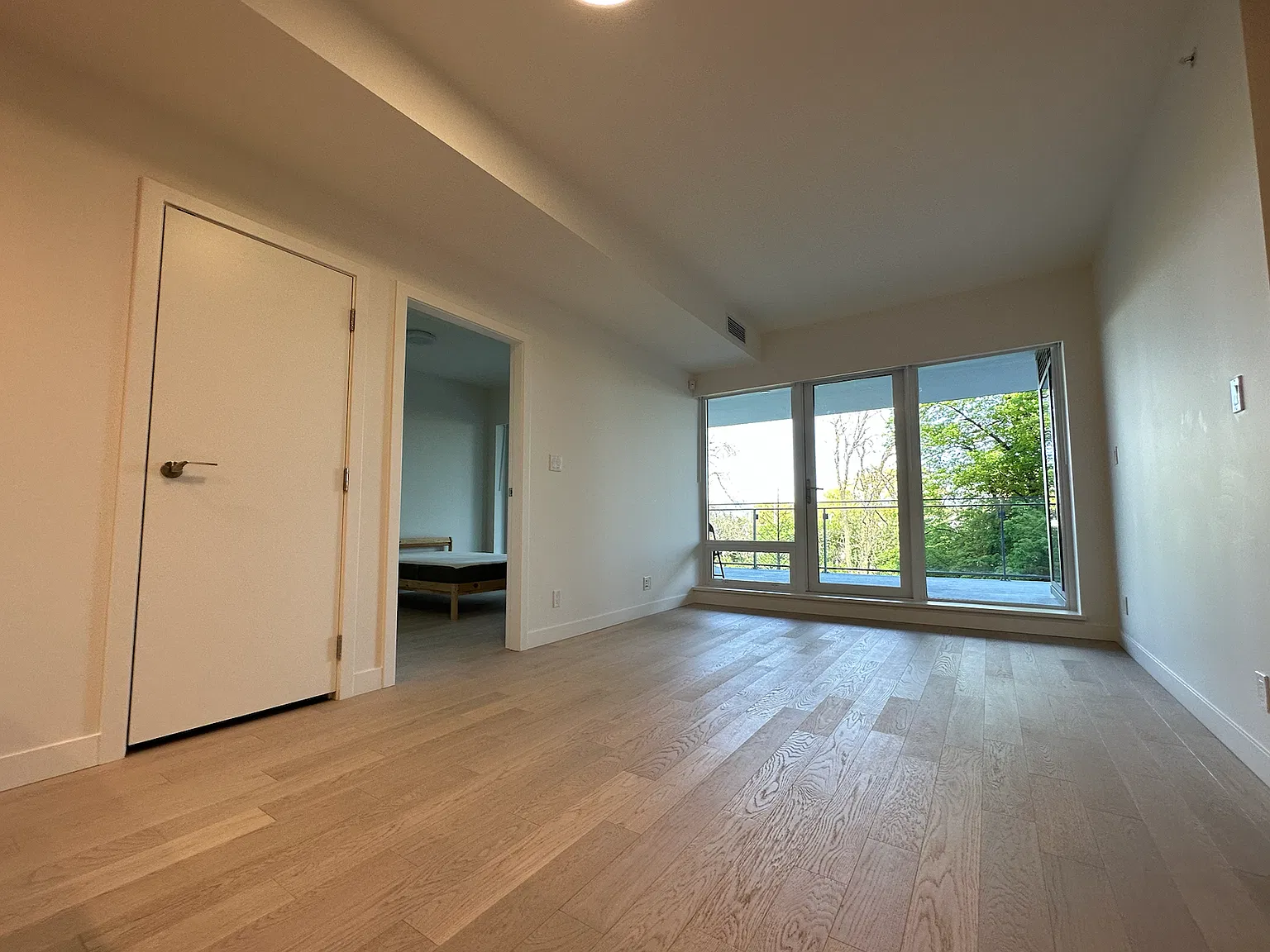 2 bed, 865 sqft, $3,600 — Photo 3