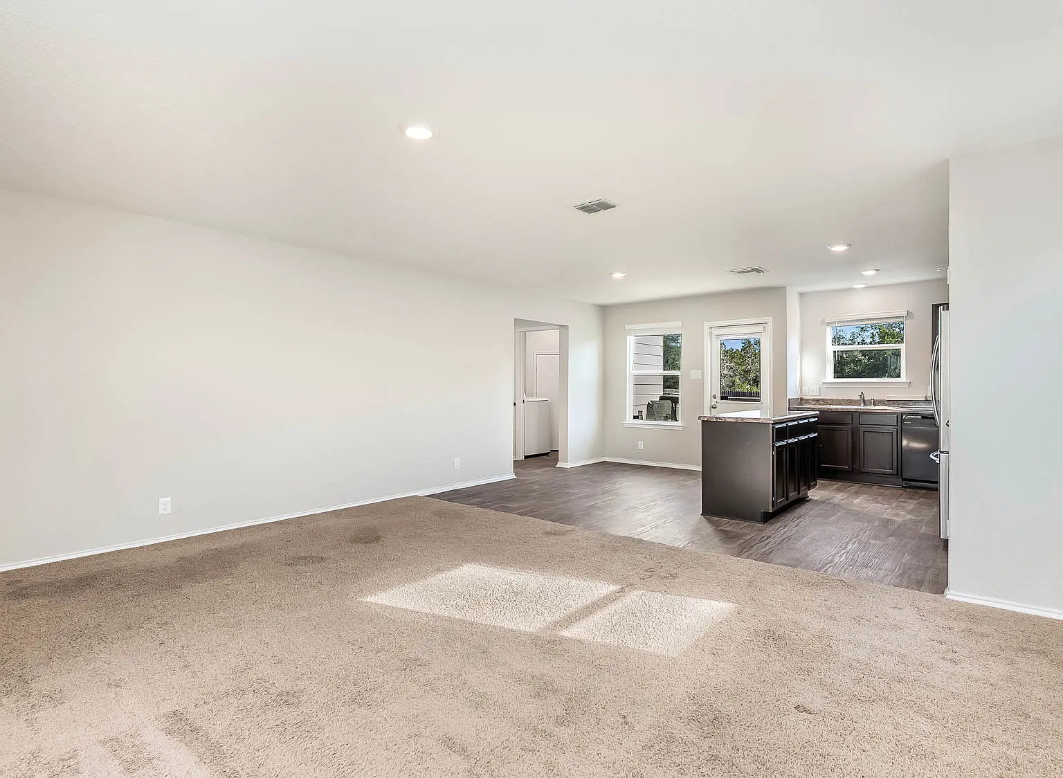 3 bed, 2.5 bath, 1497 sqft, $1,550 — Photo 4