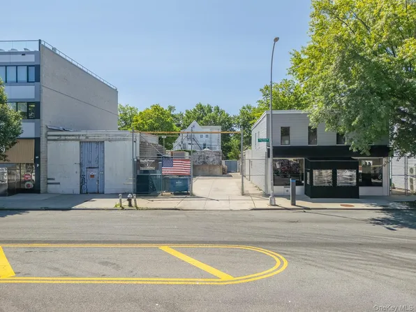 21120 Northern Boulevard, Bayside, NY 11361