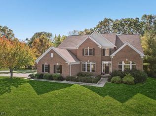 15 Oak Ln, Green Brook, NJ 08812