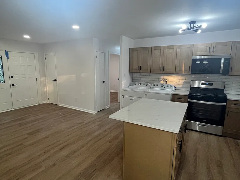 940 Princeton Ave — Photo 4