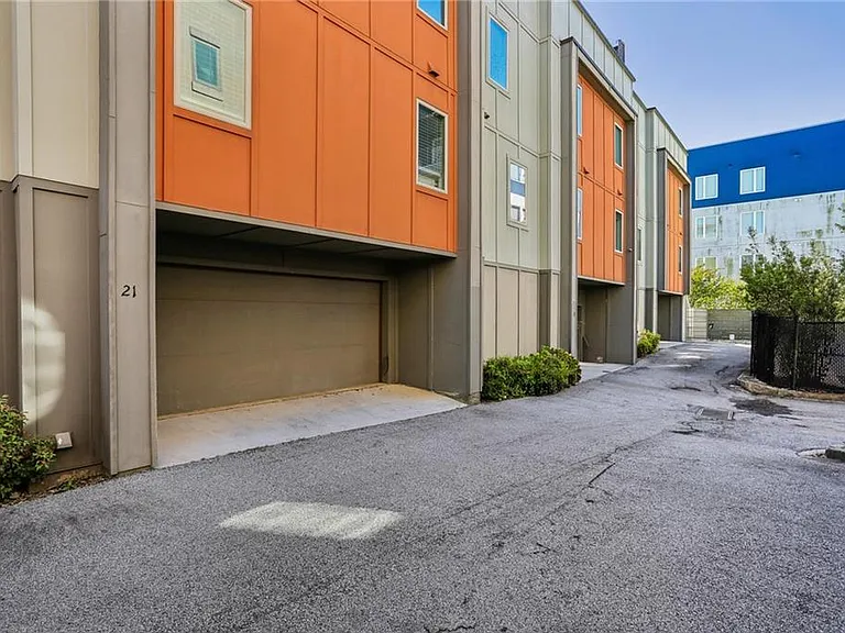 21 Skyline Way NE — Photo 3