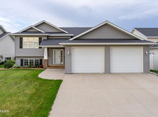 3920 S 16th St, Grand Forks, ND 58201