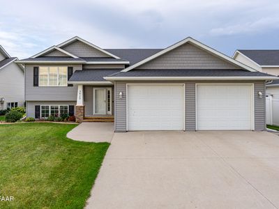 3920 S 16th St, Grand Forks, ND, 58201