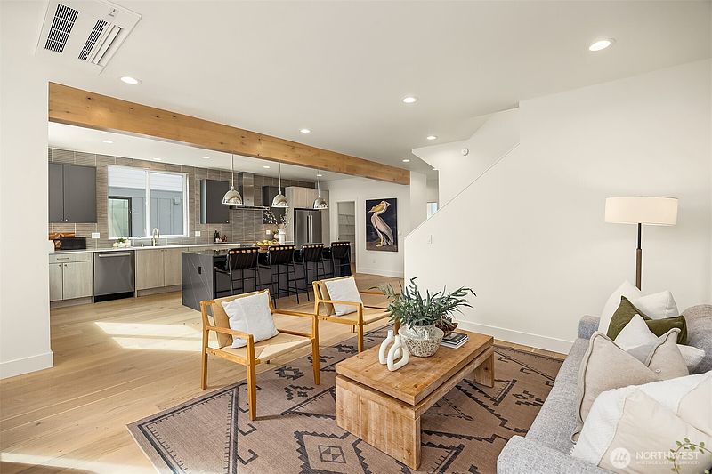5th image of 4413 2nd Avenue NE