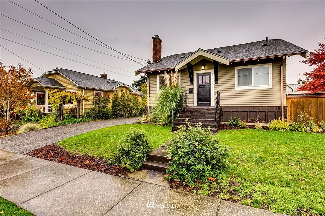 2405 E Street photo 1