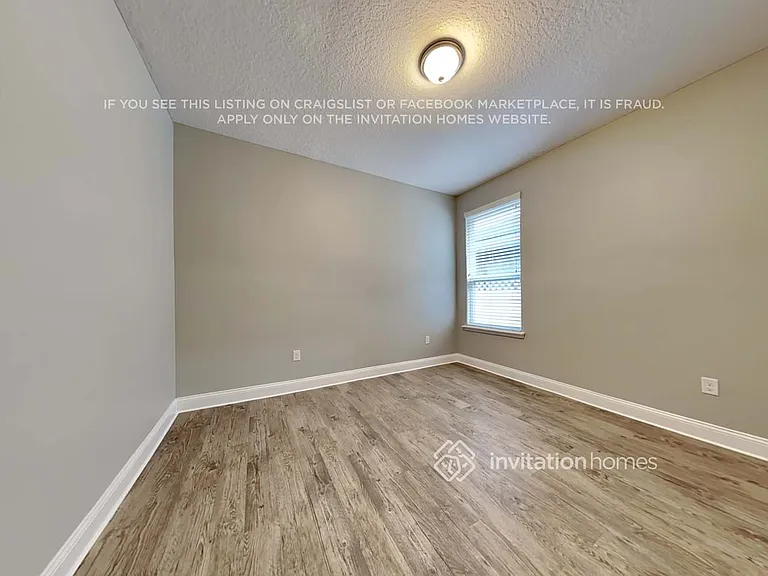 832 Glendale Ln — Photo 13