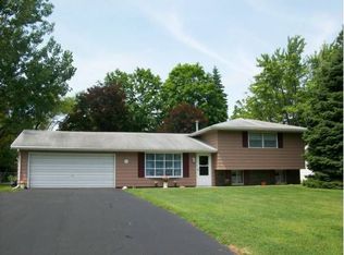 1904 Springfield Rd, East Peoria, IL 61611