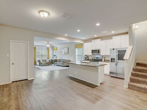 5th image of 423 Pleasanton Sprg
