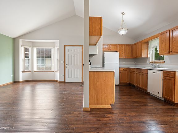 3rd image of 1880 Willow Circle Dr