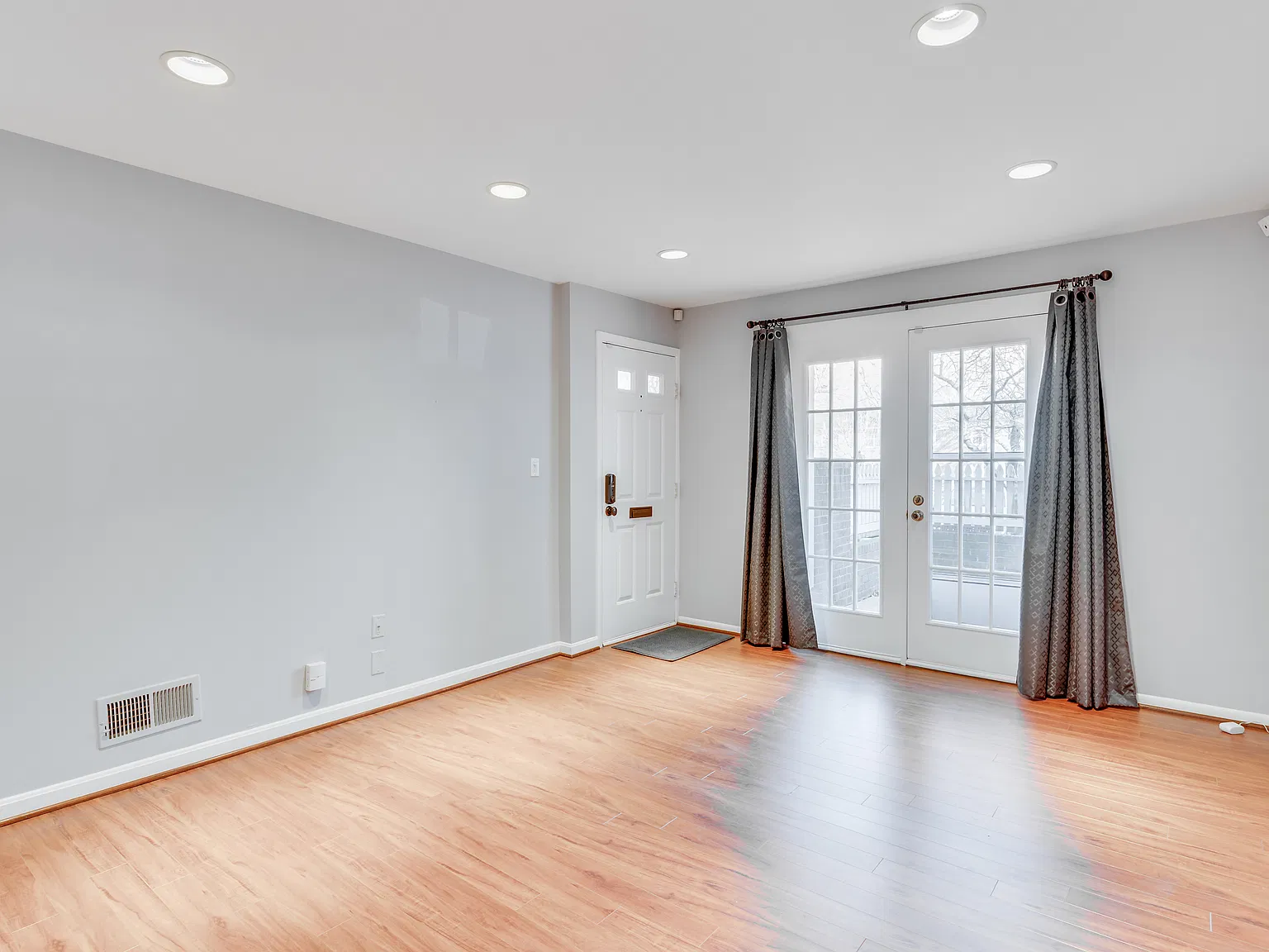 2 bed, 810 sqft, $2,350 — Photo 4