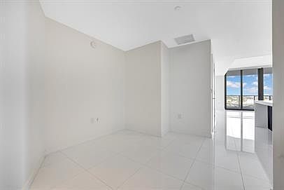 4th image of 851 NE 1st Ave #1-1800
