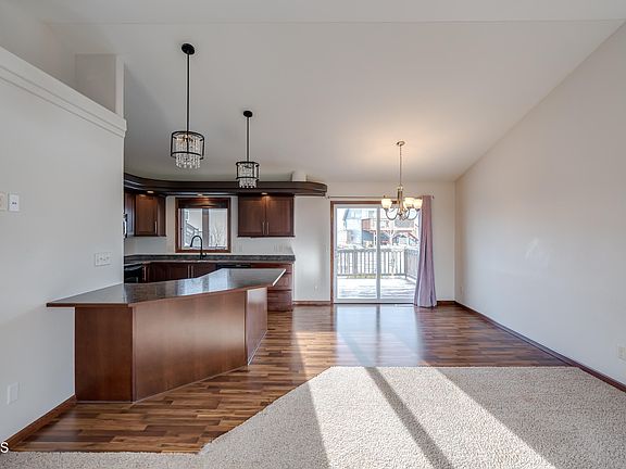 3rd image of 3916 48th St NW